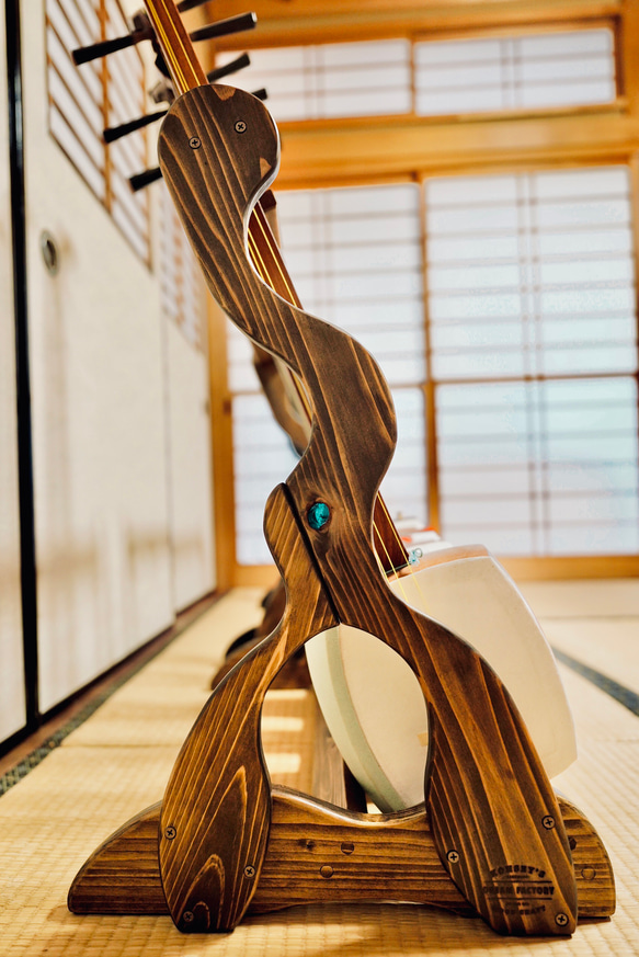 【限定１台】手作り木工　木製三味線スタンド （オイル仕上げ） ４丁掛け　ウッドレジン　エポキシ 4枚目の画像
