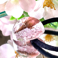 和菓子　桜ゼリー　琉球ガラスと桜のドライフラワー入り　ヘアゴム／ポニーフック／ブローチ 3枚目の画像