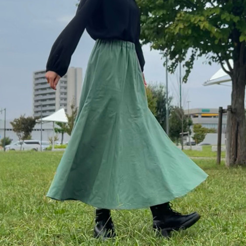 エメラルドグリーンの巻きスカート 大人かわいい＊8枚はぎのソフトマーメイドスカート＊エメラルド