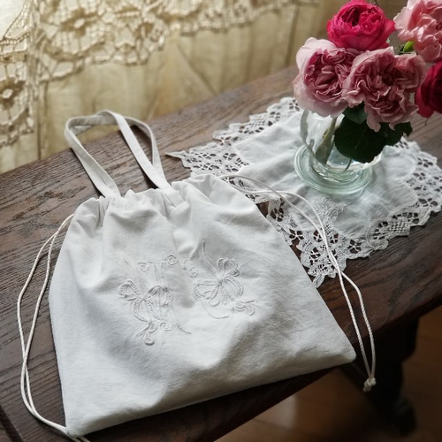 アンティークリネン♡フリル付きモノグラム刺繍入りテーブル