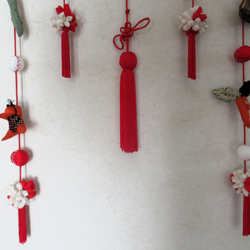 雅の薫り漂う正絹のつるし雛飾り(送料込み)＊絹の煌めきと守りの象徴