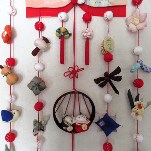 雅の薫り漂う正絹のつるし雛飾り(送料込み)＊絹の煌めきと守りの象徴