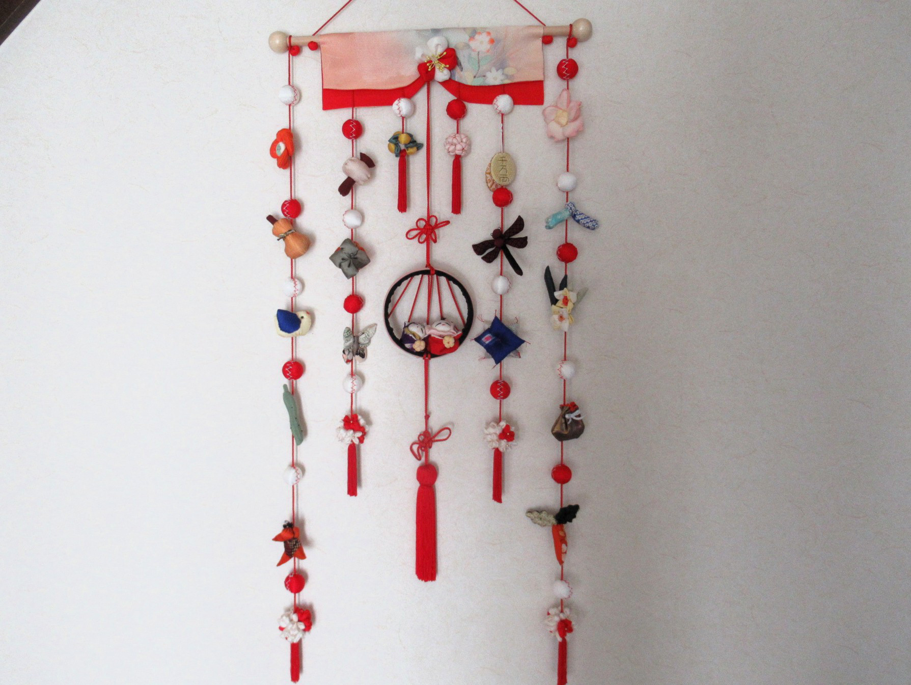 ＊雅の薫り漂う正絹のつるし雛飾り(送料込み)＊絹の煌めきと守りの象徴＊吊るし飾り　吊るし雛　ひな祭り　ちりめん細工　つる