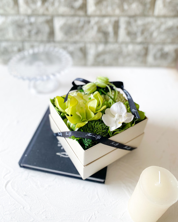 グリーンのボックスアレンジメント　アーティフィシャルフラワー　造花　おしゃれ　プレゼント　インテリア　光触媒加工 2枚目の画像