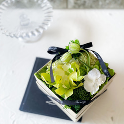 グリーンのボックスアレンジメント　アーティフィシャルフラワー　造花　おしゃれ　プレゼント　インテリア　光触媒加工 1枚目の画像