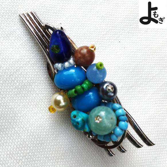 ターコイズ色の細長いブローチ ブローチ よもぎ 通販 17605636｜Creema