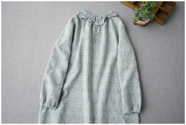 リネン100%総刺繍フリル衿クルミ釦付き大人可愛いワンピース♪