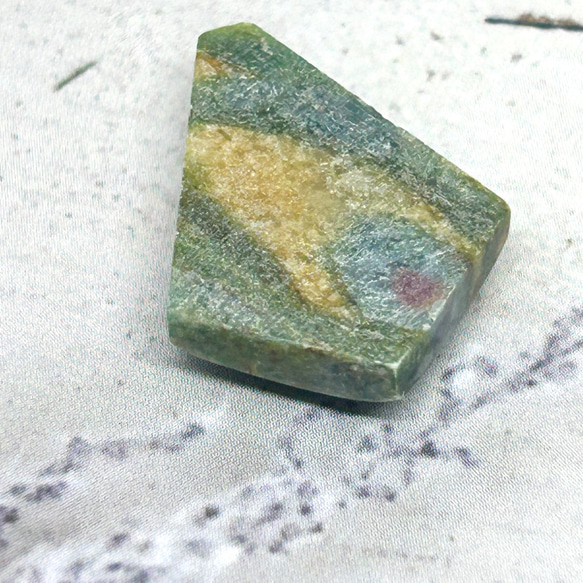 1235. 天然石　ルビーインフックサイト　ヘアゴム 6枚目の画像