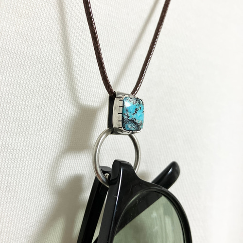 キングマン　ターコイズ　サングラスホルダー　ネックレス　#インディアンジュエリー キングマン ターコイズ 眼鏡 サングラスホルダー シルバー