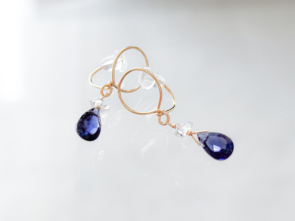 14kgfハンドメイドピアス 斜めハート　アイオライト 14kgfハンドメイドピアス 斜めハートアイオライト