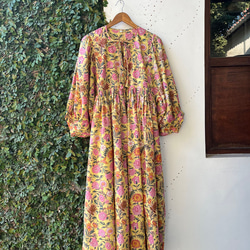 インド綿 ブロックプリントドレス　イエローｘカラフルフラワー 1枚目の画像