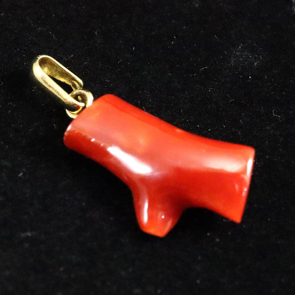 宮古島産 天然 宝石珊瑚 血赤サンゴ ペンダント　1.43ｇ #69914