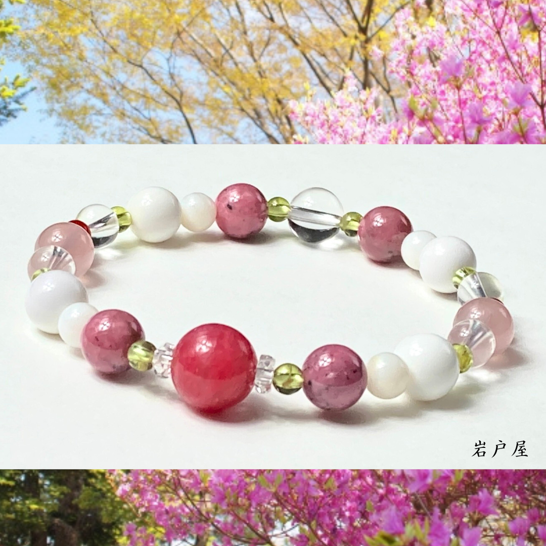 【人生の喜びを知る〜可憐に咲く花々のようなブレスレット】高発色ロードナイトシリカ　ディープローズクォーツ　ペリドット