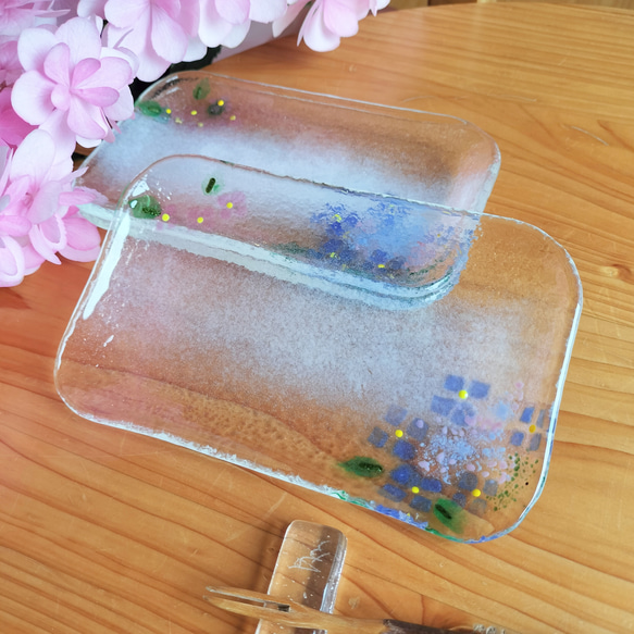 期間限定『紫陽花の角皿』注文制作　ガラスの器　プレート　handmade　無料ラッピング　プレゼント♡ 3枚目の画像