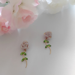 【2way】(ローズピンク)バラの耳飾り 1枚目の画像
