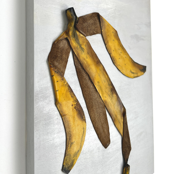 レザーのコラージュアート（バナナの皮） A4サイズ 木製パネル 原画 3枚目の画像