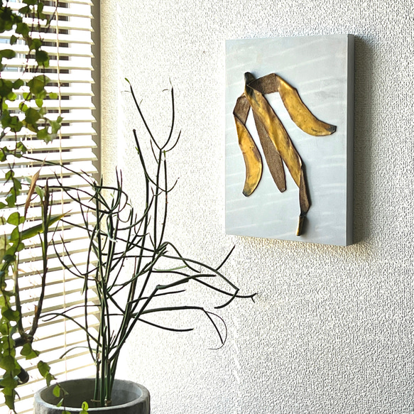 レザーのコラージュアート（バナナの皮） A4サイズ 木製パネル 原画 8枚目の画像