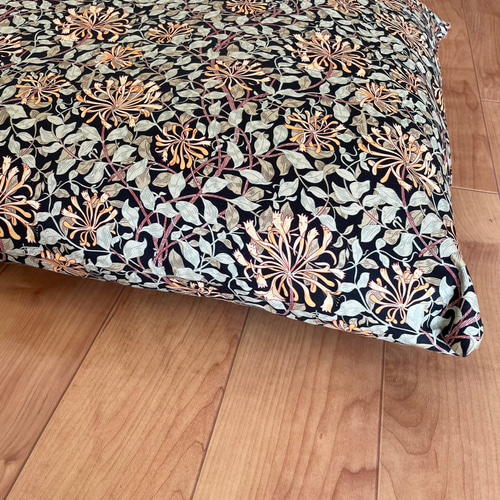 長座布団カバー　2枚セット　ウィリアム・モリス　ハニーサクル＆チューリップ フルーツ｜living accesory | ｜Morris Design Studio（モリス