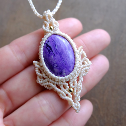 チャロアイト（三大ヒーリングストーン） マクラメ編みペンダント