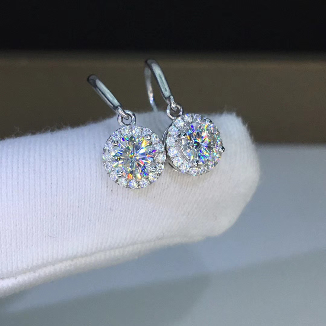合計1カラット 】輝くモアサナイト ダイヤ ピアス K18WG ピアス