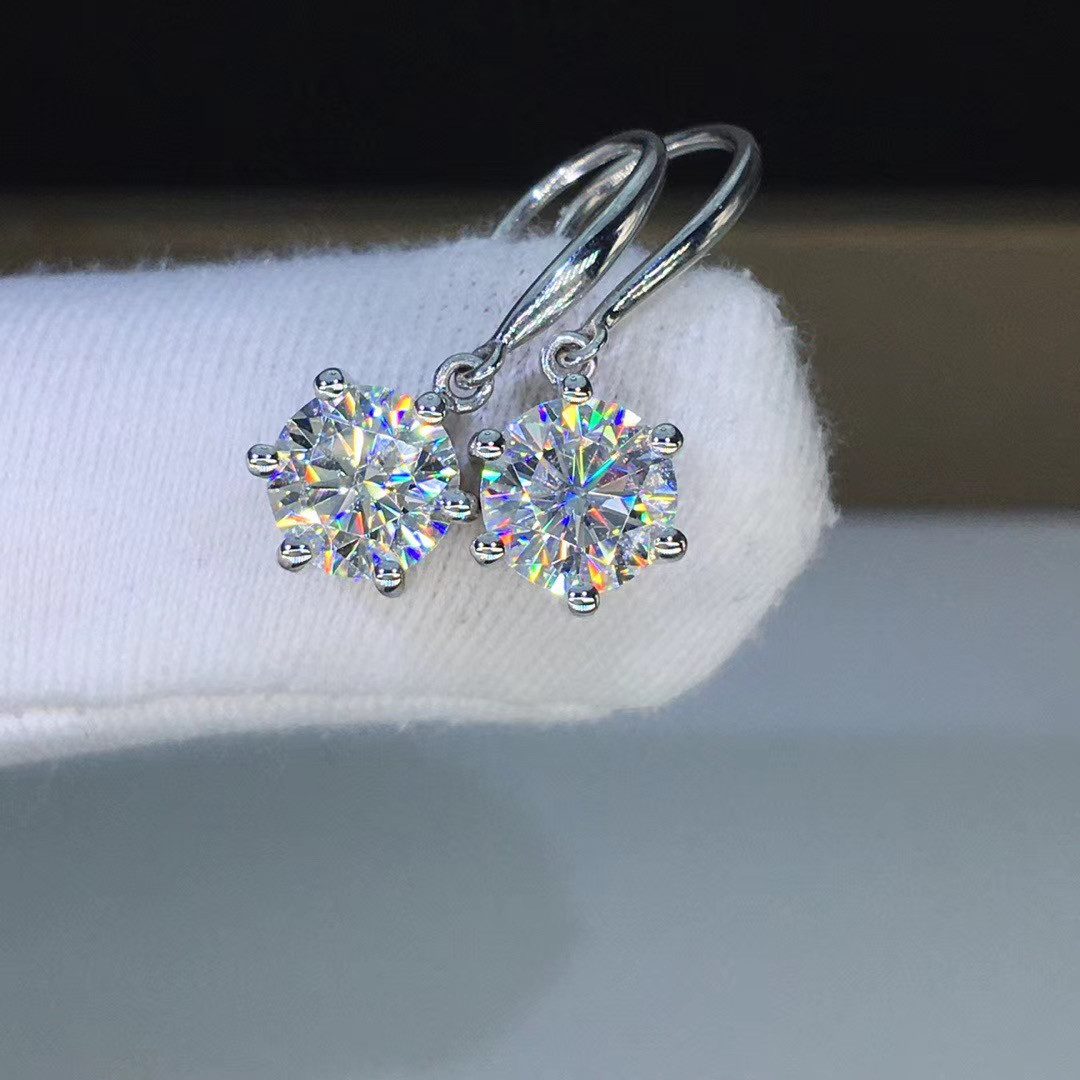 合計1カラット 】輝くモアサナイト ダイヤ ピアス K18WG ピアス