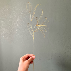 真鍮のオリエンタルリリー（蕾付き）　百合　一輪挿し　ワイヤーアート　ワイヤークラフト　【受注制作】 2枚目の画像