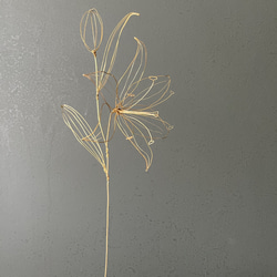 真鍮のオリエンタルリリー（蕾付き）　百合　一輪挿し　ワイヤーアート　ワイヤークラフト　【受注制作】 4枚目の画像