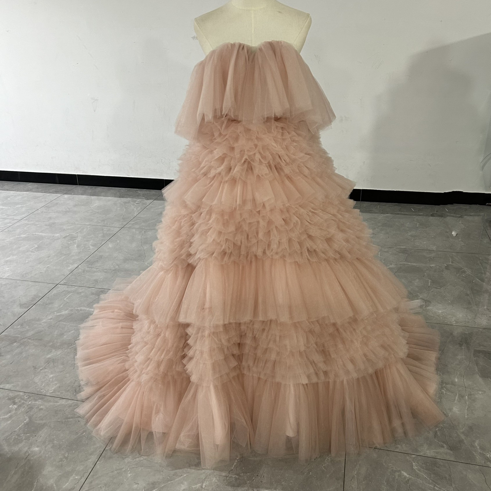 送料無料！美品！ベアトップ  ピンクカラードレス ソフトチュール 重ねたチュールスカート/前撮り/結婚式