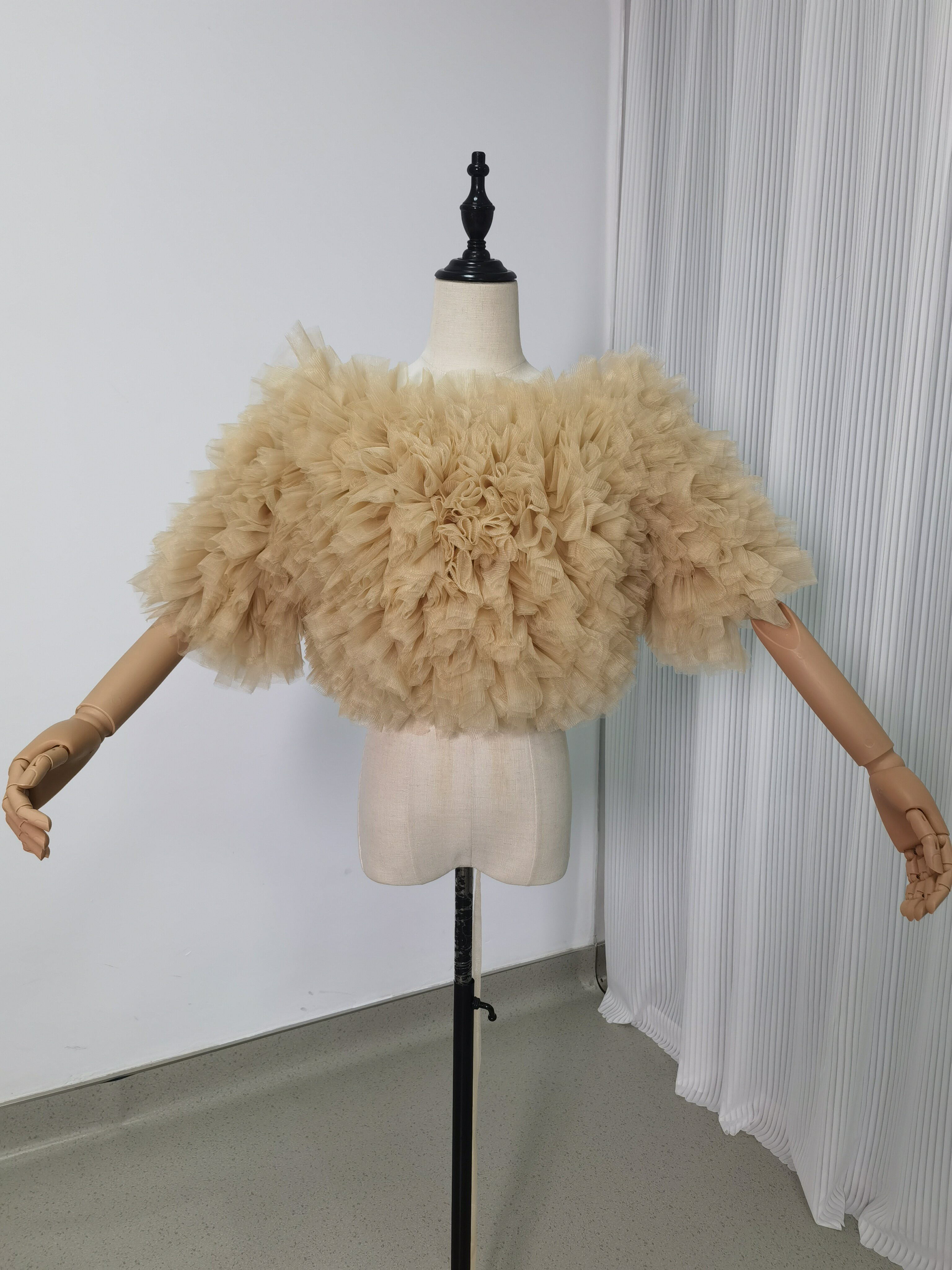 送料無料！トップス 薄シャンパンの色 色直し ラッフルフリル ブライダル 前撮り