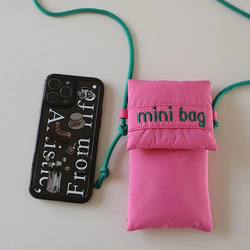 新作♡mini刺繍ふわふわスマホショルダーバッグ　クロスボディバッグ　携帯　ミニバッグ　 2枚目の画像