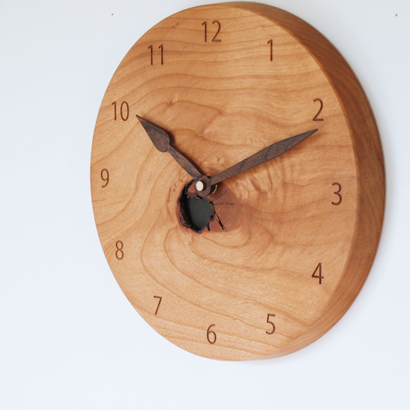 木製 掛け時計 丸型 アルダー材2 3枚目の画像