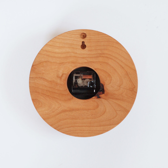 木製 掛け時計 丸型 アルダー材2 4枚目の画像