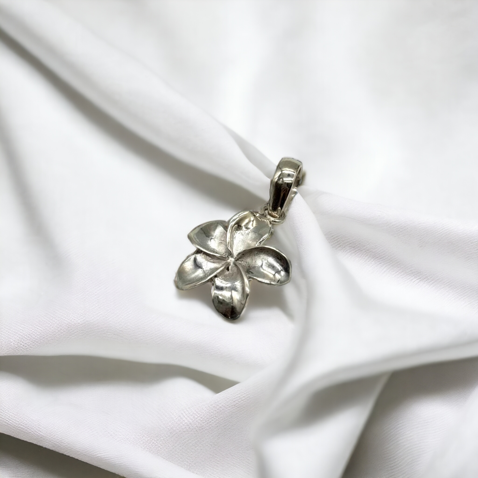 プルメリア 銀線細工　立体感　リアル感　ネックレス・ペンダントトップ　シルバー925　フラワー 南国 海 リゾート 6,083円