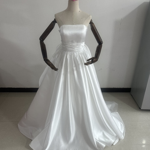 人気上昇！ウエディングドレス ベアトップ 豪華なバックリボン  