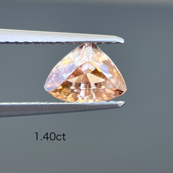 天然石ジルコンルース Natural Zircon 1.4ct 1枚目の画像