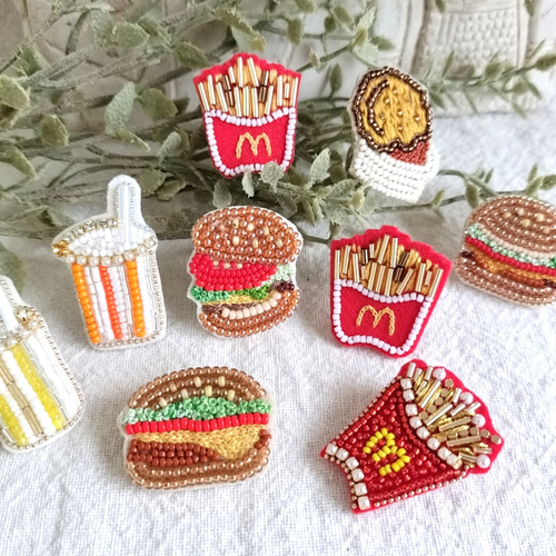 miniハンバーガー*ビーズ刺繍ブローチ ブローチ pinco 通販｜Creema 