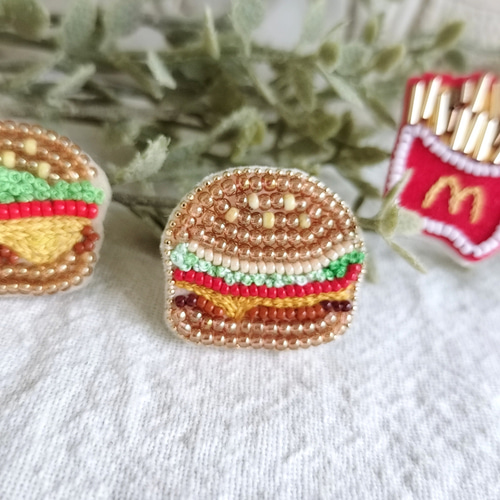 miniハンバーガー*ビーズ刺繍ブローチ ブローチ pinco 通販｜Creema 