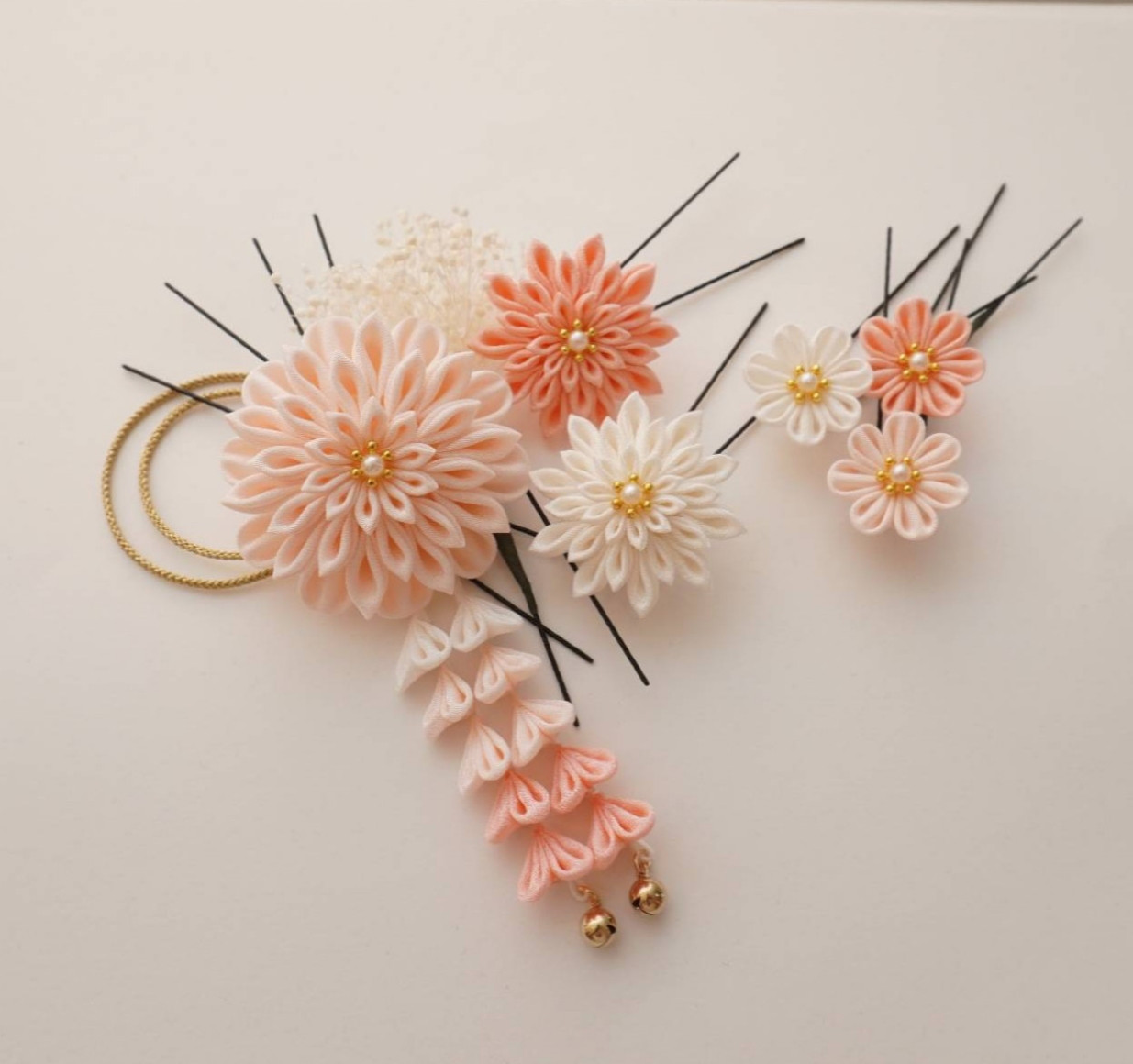 【受注】つまみ細工のお花髪飾り♬下がりつき♬Uピンセット♬&小花-ピンク系　カスミ草&紐飾り-　七五三　成人式　振袖