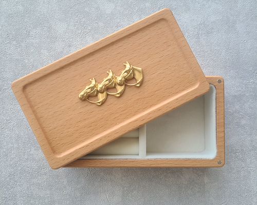 馬モチーフのレッドアクセサリーケース 14c0d7ea0d90c30fb4c89b62b7a632