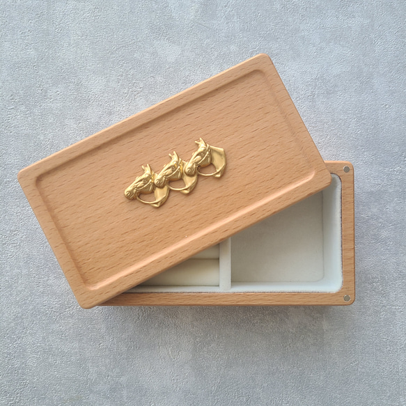 ギフト対応・手のひらサイズ】馬モチーフの小さなジュエリーボックス