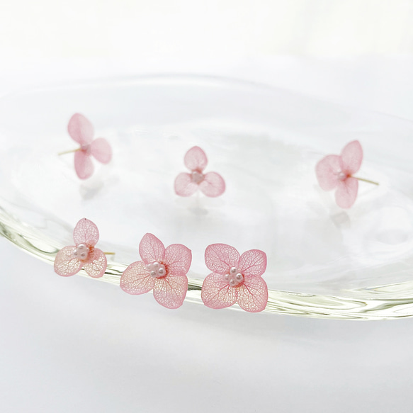 【紫陽花ハンドメイド2024】 紫陽花ピアス(PINK) / 6月誕生花 夏の誕生花2024　金属アレルギー対応　 1枚目の画像