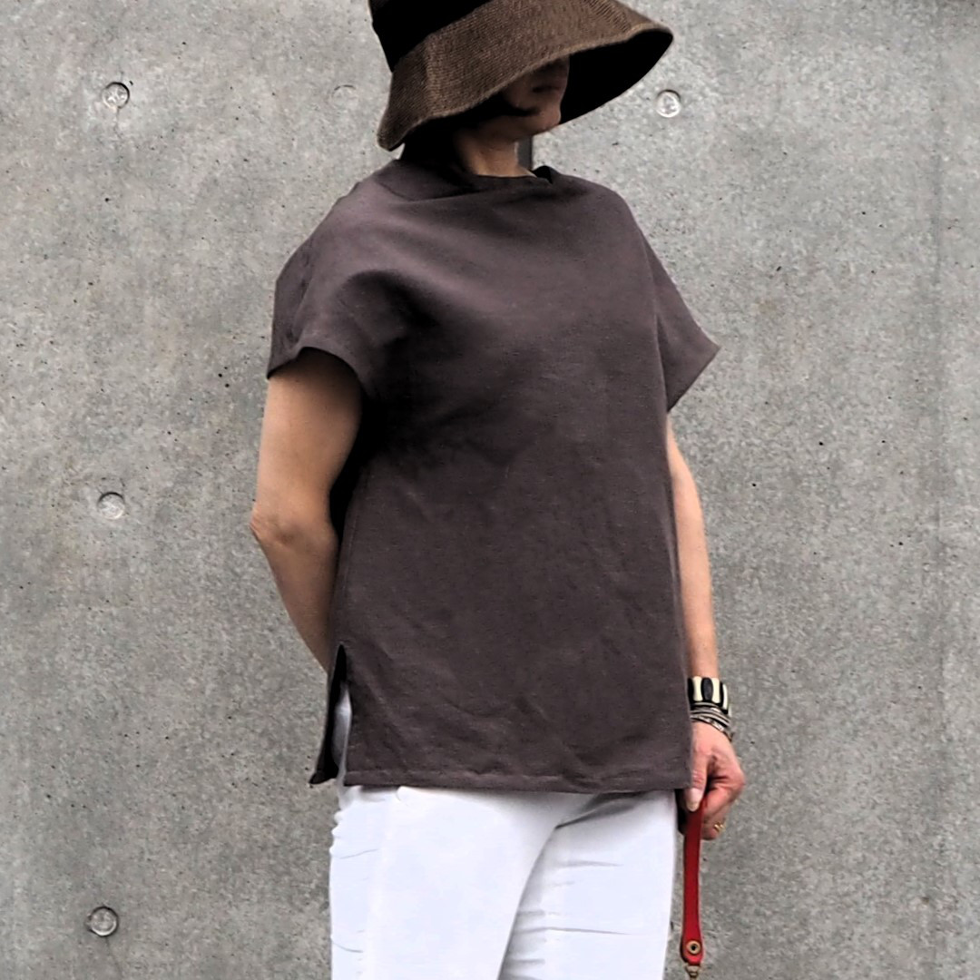 リネン混ストレッチ　ゆったり肩落ち　シャンパンスモーキーカーキカラー　ブラウス