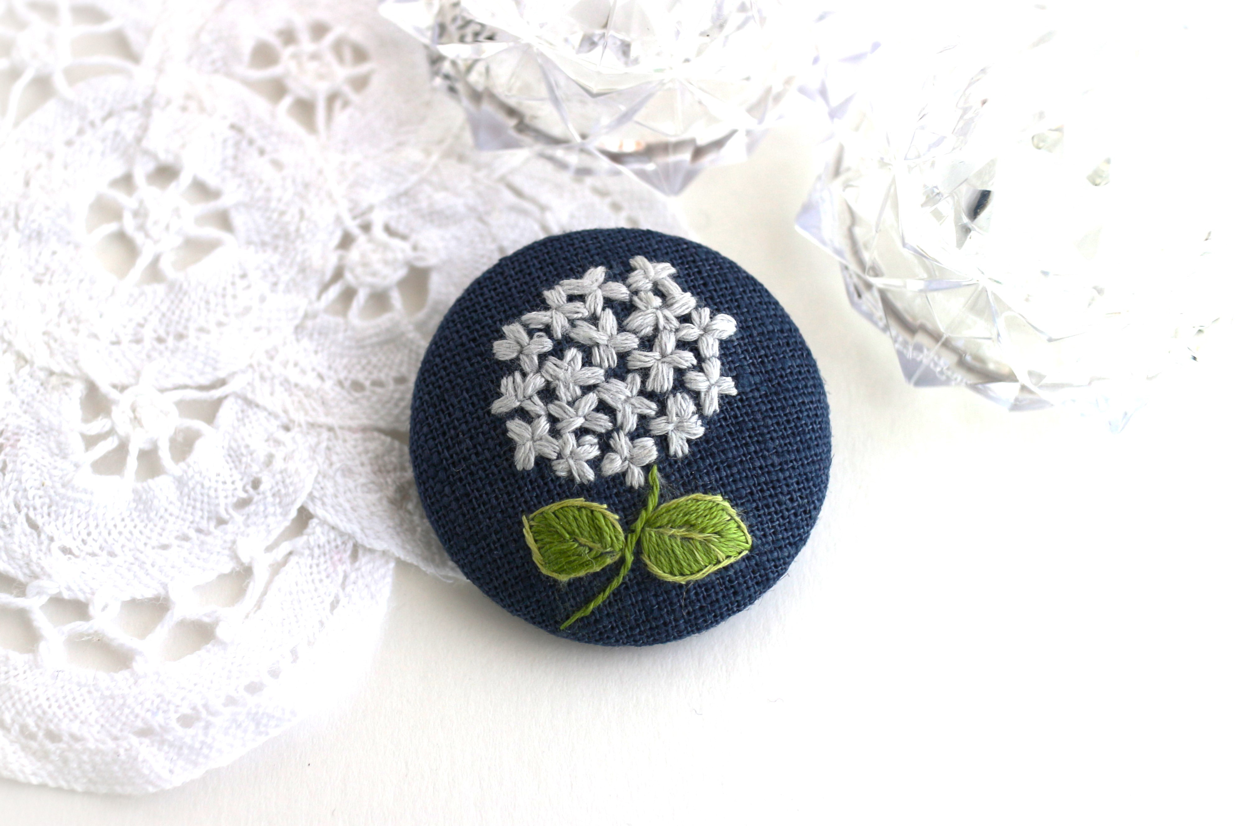 539＊紫陽花 ホワイト ブローチ 539＊紫陽花 ホワイト ブローチ