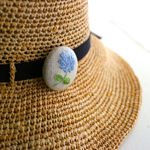 紫陽花＊手刺繍ブローチ【Blue＊きなり】 ブローチ chai&stroll