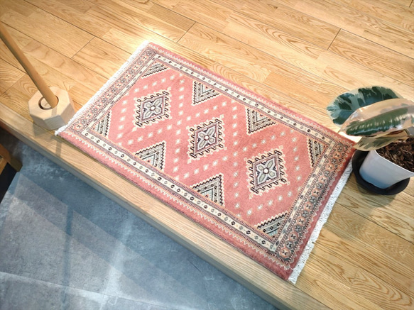 軽くて畳める手織りラグ パキスタン絨毯 玄関マット トライバルラグ 77×47cm 手織り カーペット 2枚目の画像