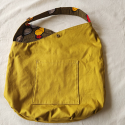 アフリカ布で作ったしずく型ワンショルダーバッグ 9枚目の画像