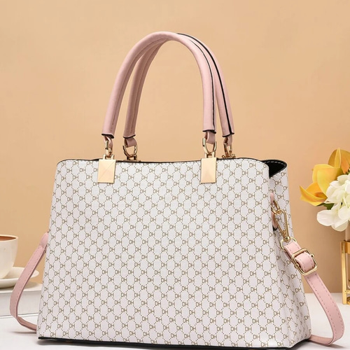 LYN ショルダーバッグ ロゴ ２WAY エンボス加工 ジッパー LYN ショルダーバッグ ロゴ 2WAY エンボス加工 ジッパー