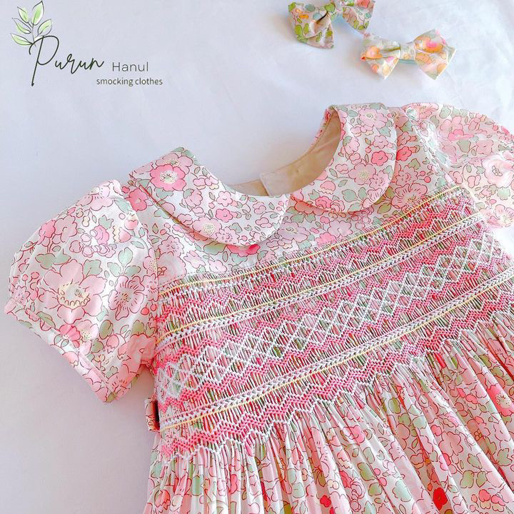 【試着のみ】リバティ　ローズザンジー　カシュクールワンピース　スモッキング刺繍 試着のみ】リバティ ローズザンジー カシュクールワンピース