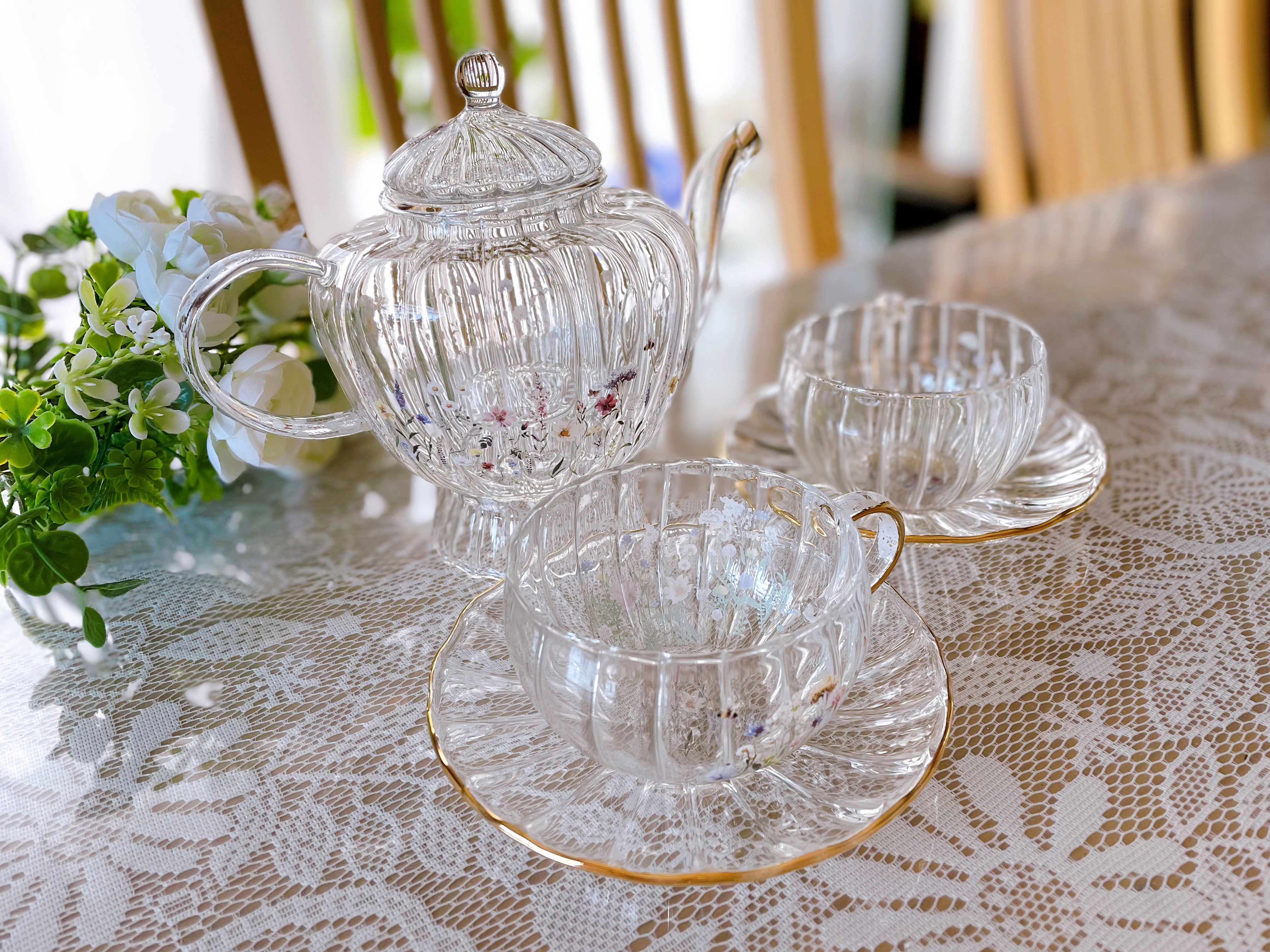 ワイルドフラワーのガラスのティーセット