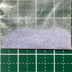 《合成オパール》(フローレスオパール) 原石 ブルー/赤斑 0.4g ㉑ 2枚目の画像